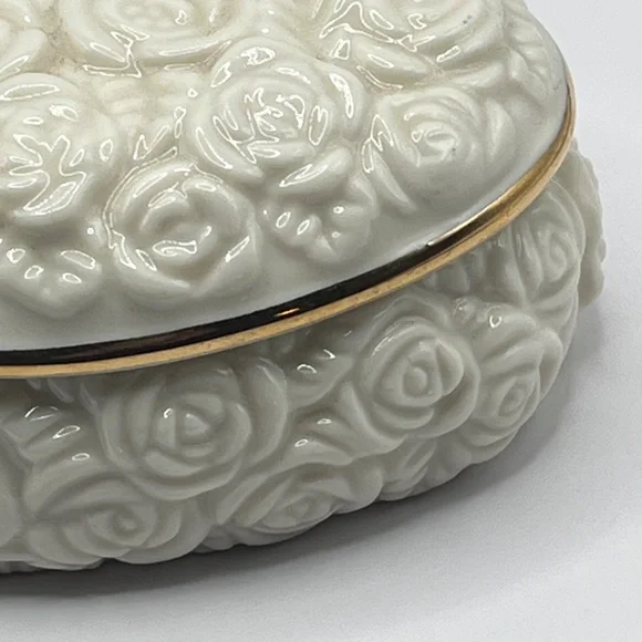 LENOX ROSE JEWELRY TRINKET BOX HEART SHAPED CREAM GOLD TRIM LID PORCELAIN - Picture 6 of 8